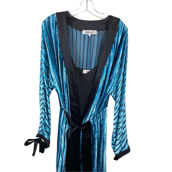 Diane Von Furstenberg Women's Blue Velvet Kimono Wrap Dress Size Medium - Picture 3 of 8